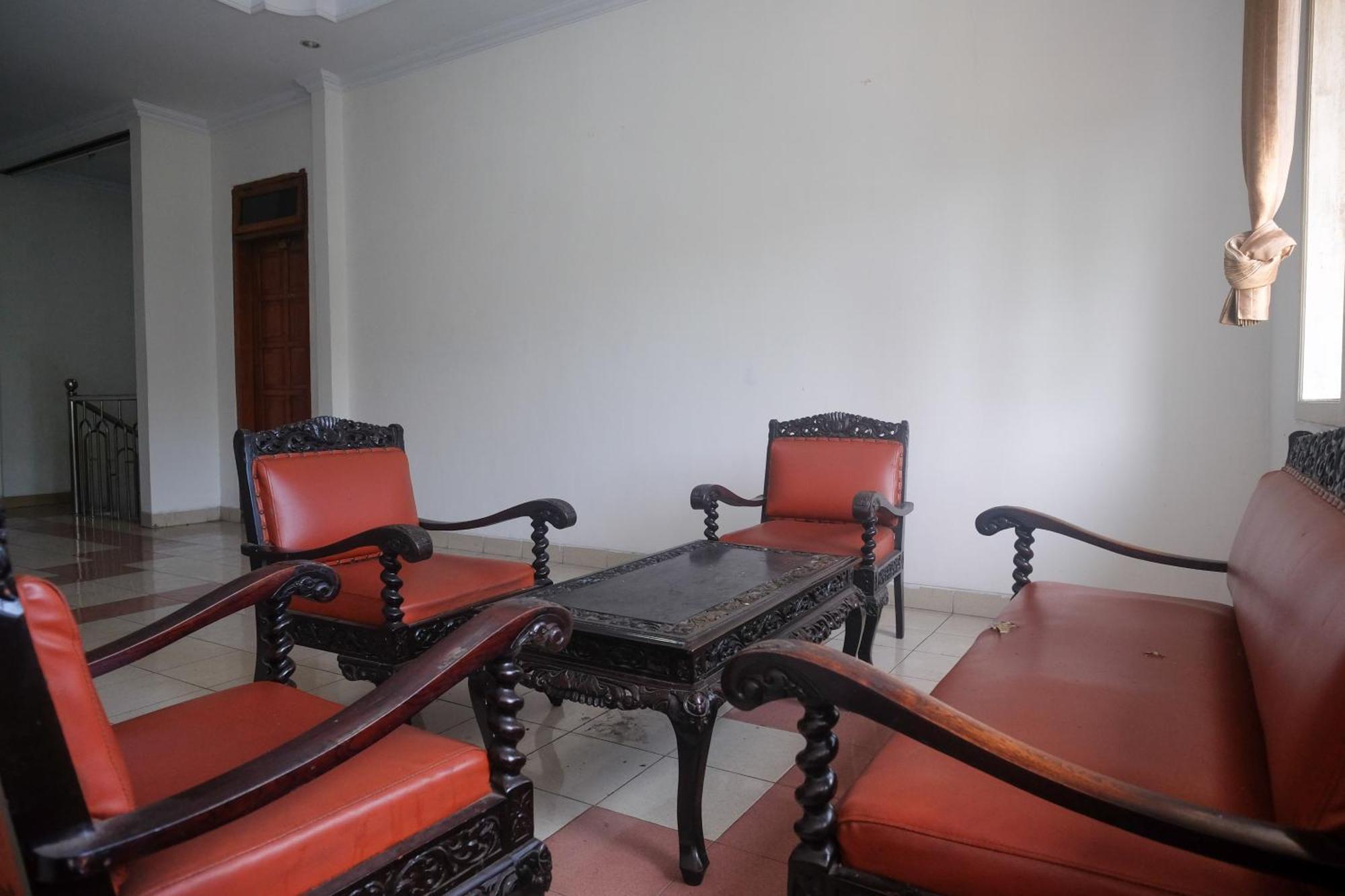 Urbanview Hotel Pondok Anggun Yogyakarta By Reddoorz Maguwo Exterior foto