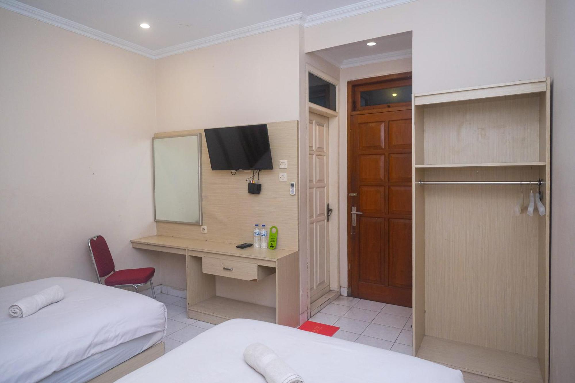Urbanview Hotel Pondok Anggun Yogyakarta By Reddoorz Maguwo Exterior foto