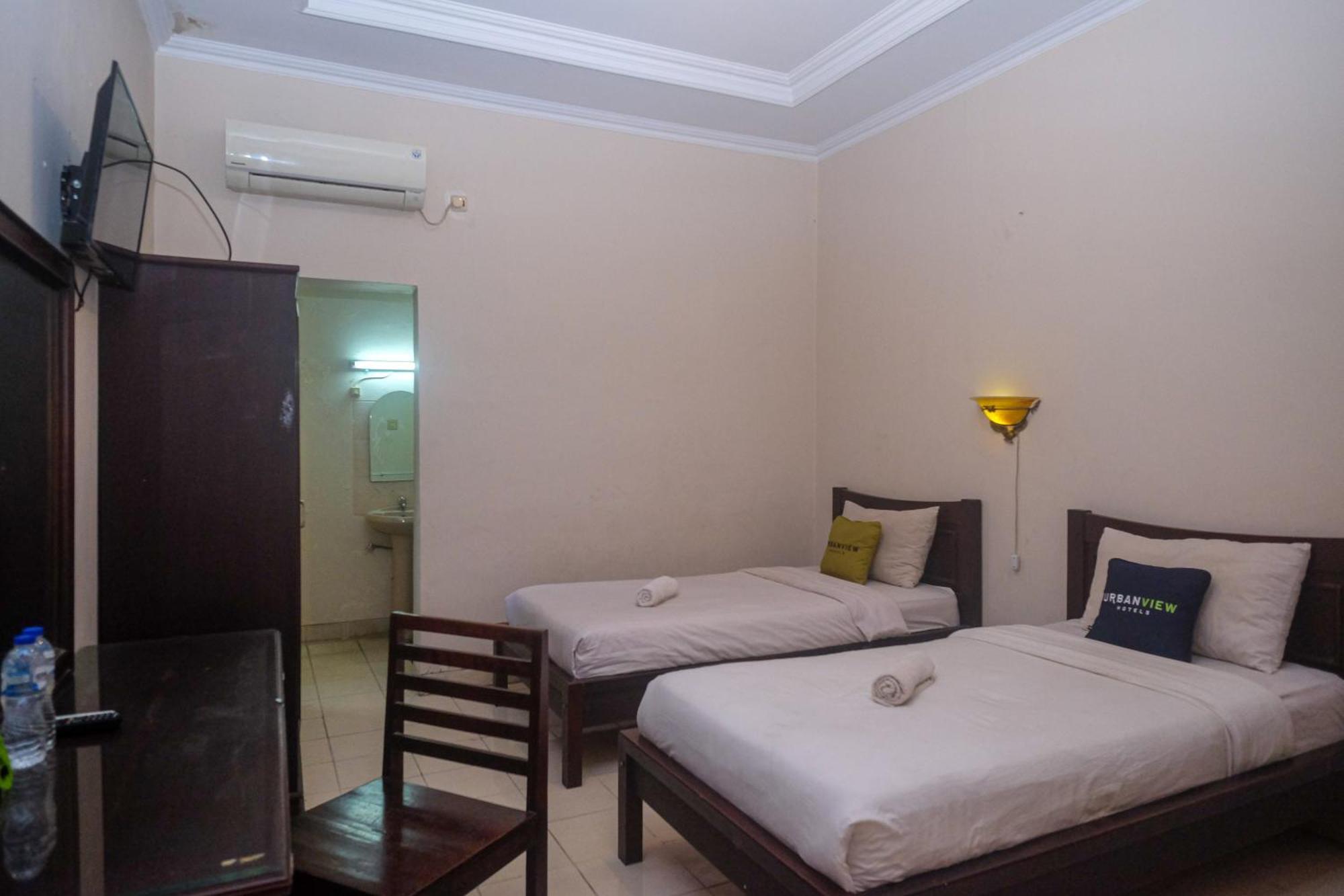 Urbanview Hotel Pondok Anggun Yogyakarta By Reddoorz Maguwo Exterior foto