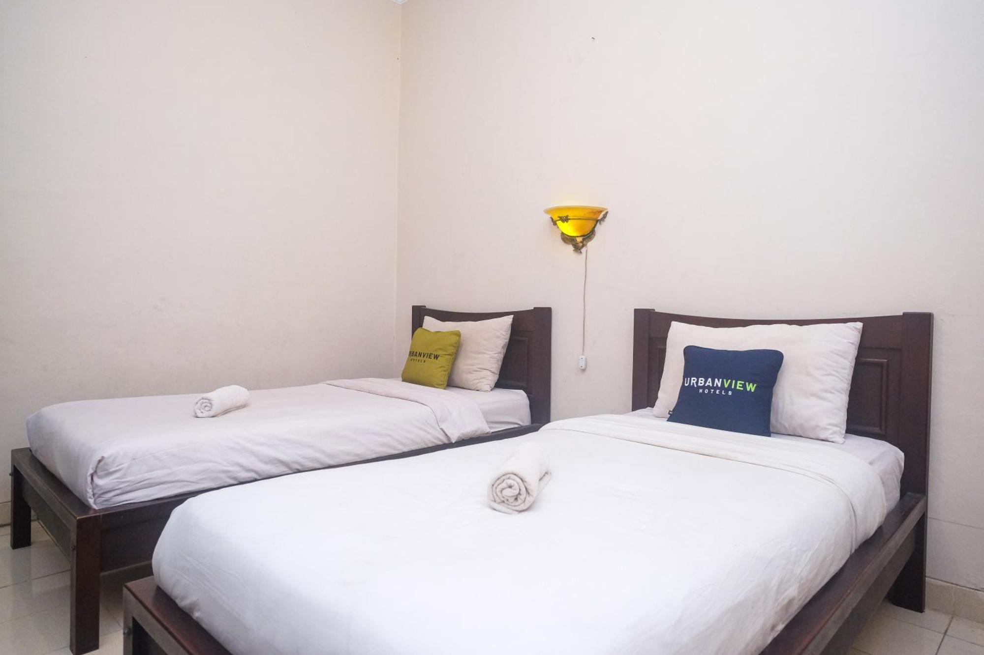 Urbanview Hotel Pondok Anggun Yogyakarta By Reddoorz Maguwo Exterior foto
