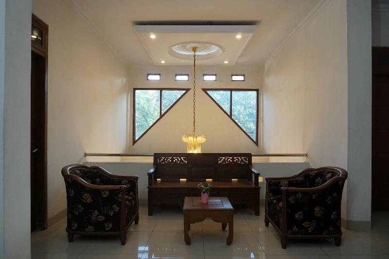 Urbanview Hotel Pondok Anggun Yogyakarta By Reddoorz Maguwo Exterior foto